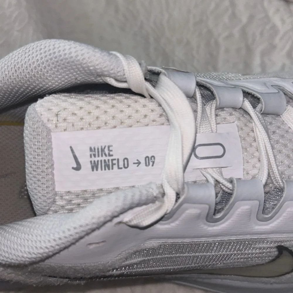 Nike Air Winflo 9 Low Top Athletic Running Sneakers - Picture 12 of 14